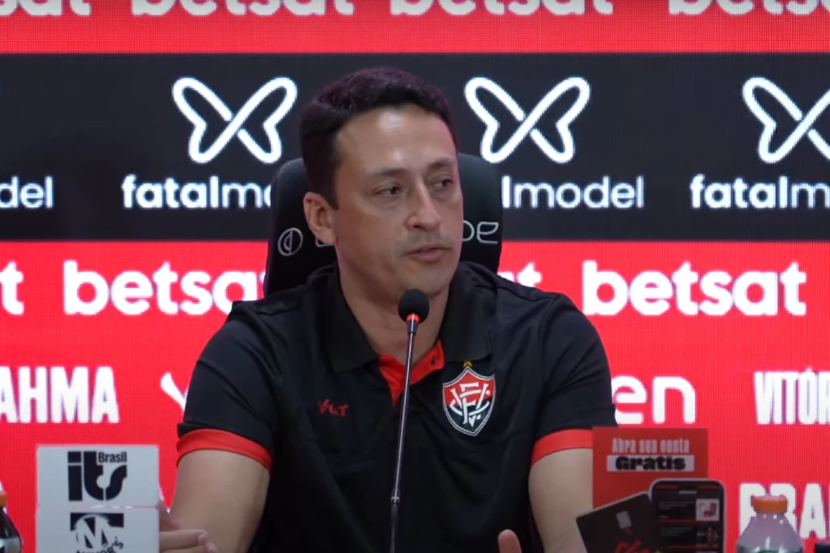 Vitória oficializa saída de Ítalo Rodrigues do cargo de diretor de futebol