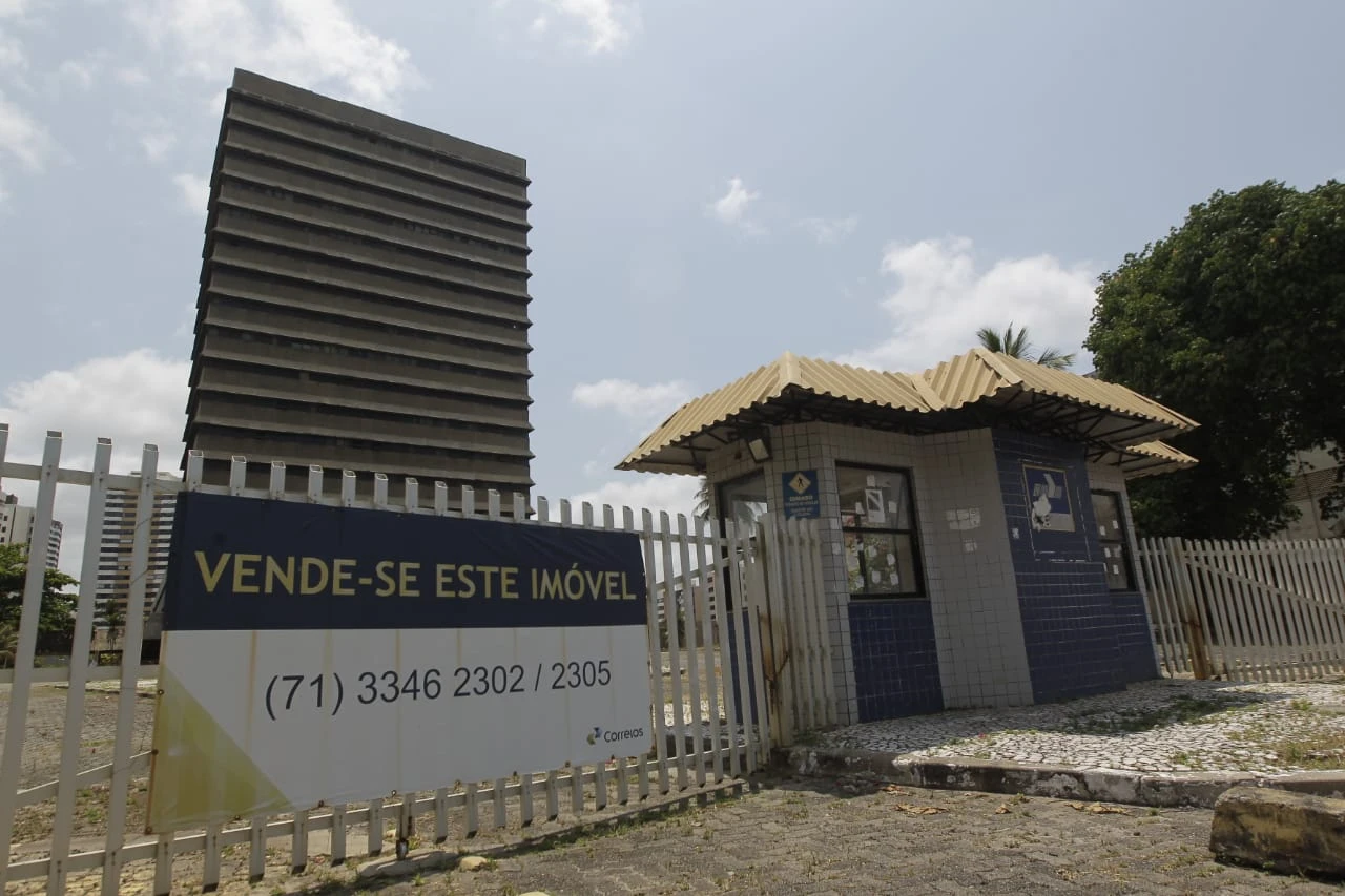 Após 20 leilões sem comprador, Correios tentam vender novamente prédio na Pituba