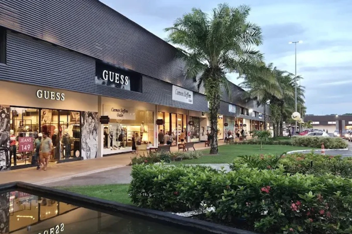 Grupo armado assalta joalheria de luxo e causa terror em shopping da Bahia