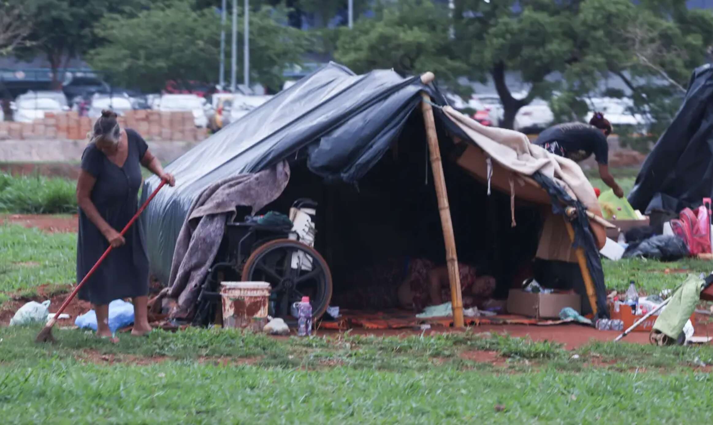 'Pior do que a pobreza é a saudade', diz baiana que vive em situação de rua em Brasília