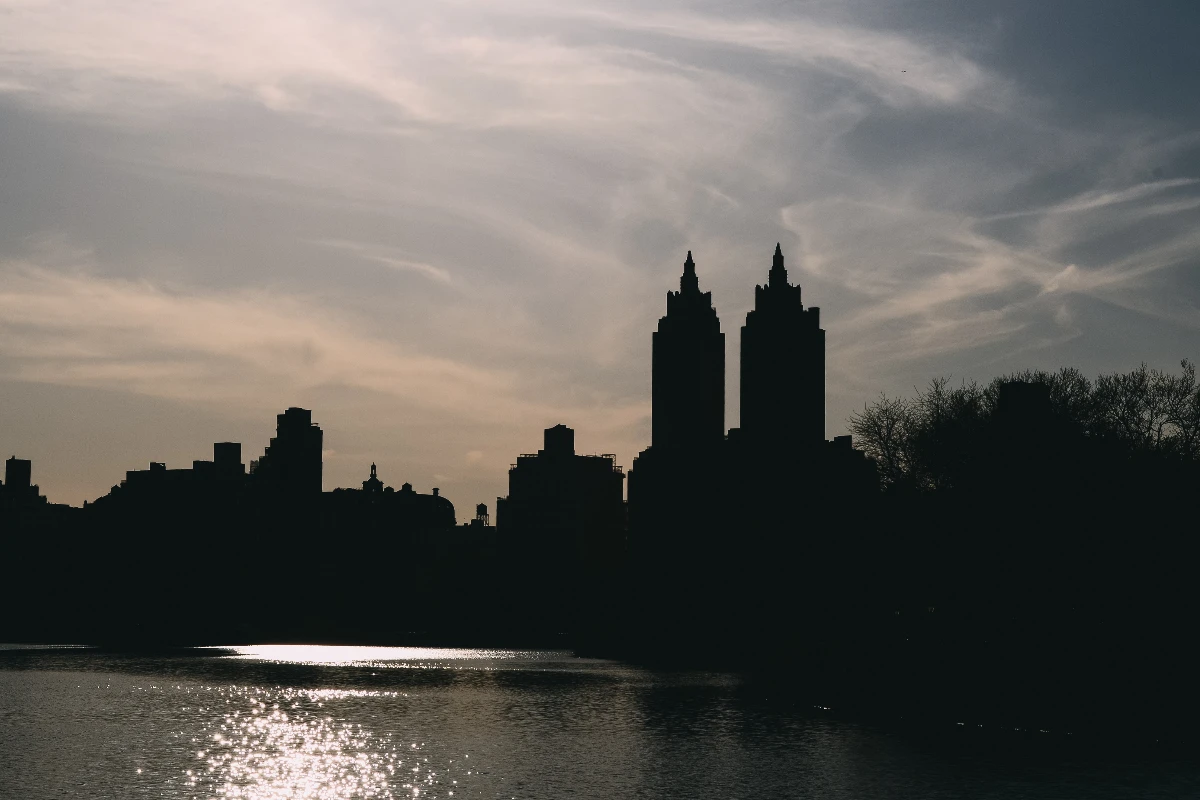 Onda de calor em Nova York provoca cortes de energia e recordes de temperatura nos EUA