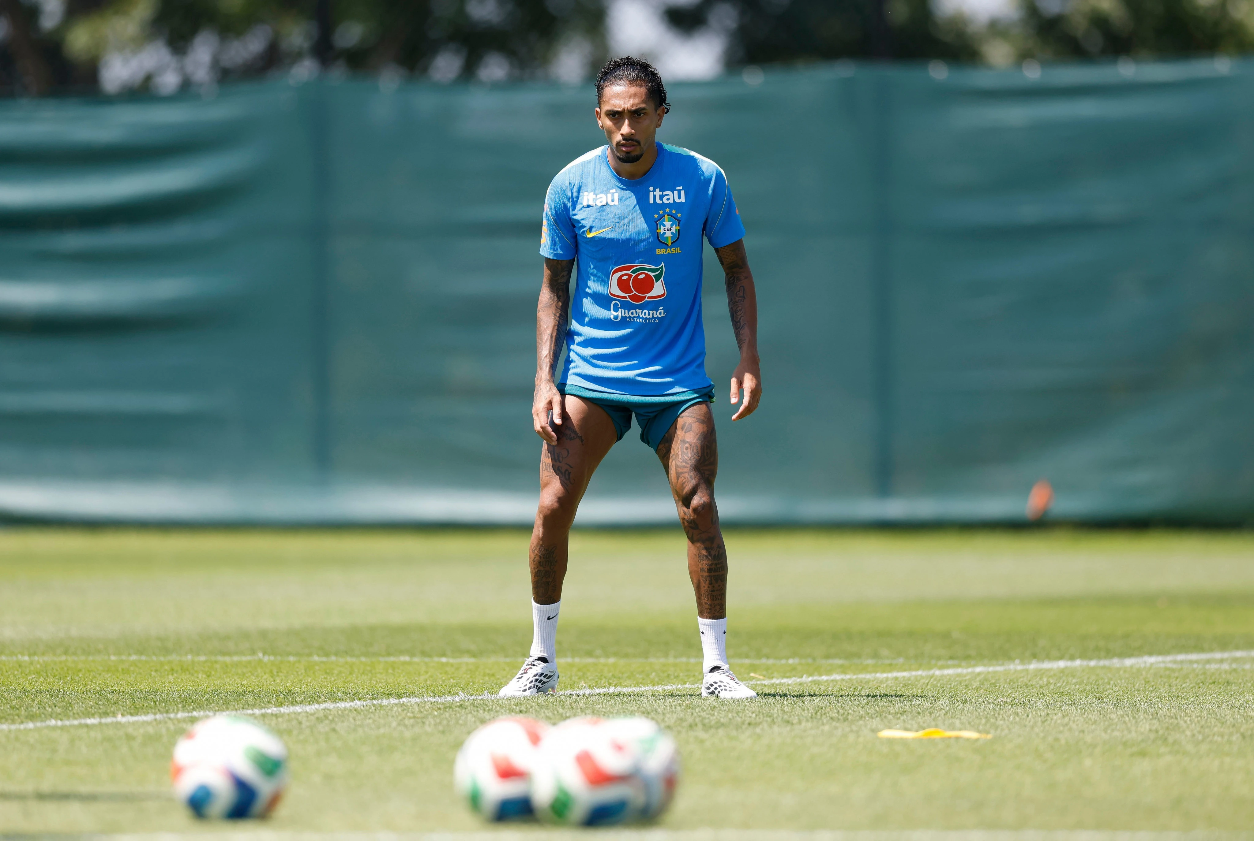 Recuperado, Raphinha vai para jogo do Brasil contra Noruega na Copa
