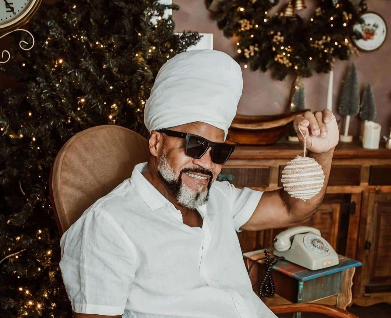 Carlinhos Brown compartilha mensagem de Natal: 'Que seja um momento de muita paz'