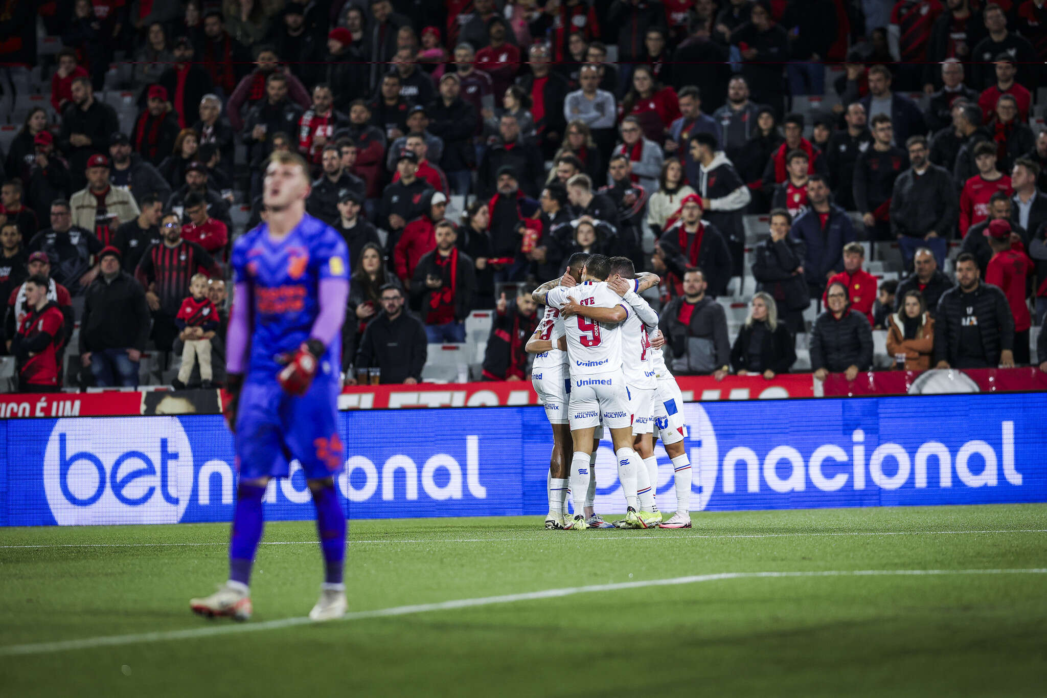 Luciano Juba celebra triunfo sobre o Athletico-PR e primeiro gol na temporada