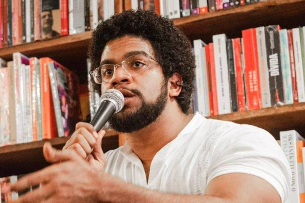 Historiador Jones Manoel tem conta de 1 milhão de seguidores derrubada