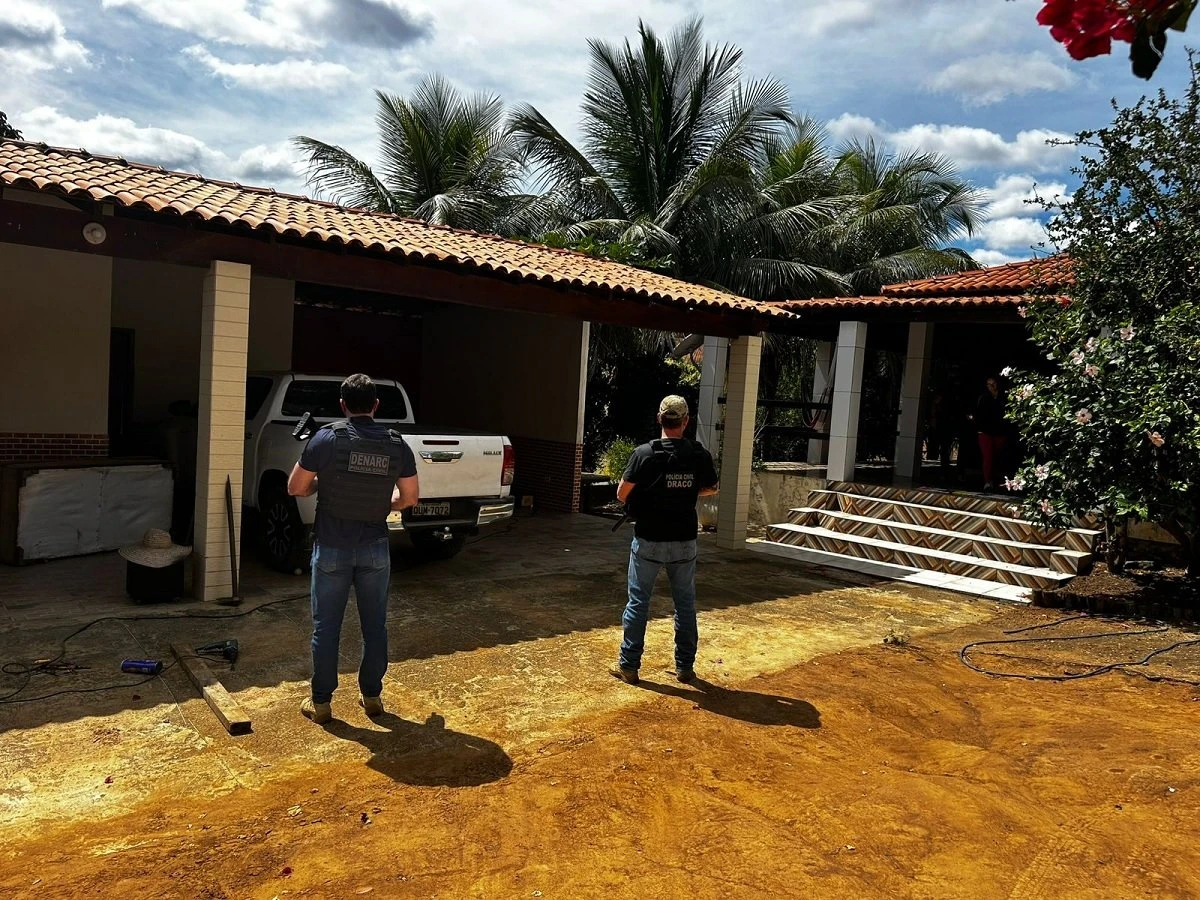 Polícia apreende R$ 203 mil escondidos em caixa de papelão durante ação contra o tráfico