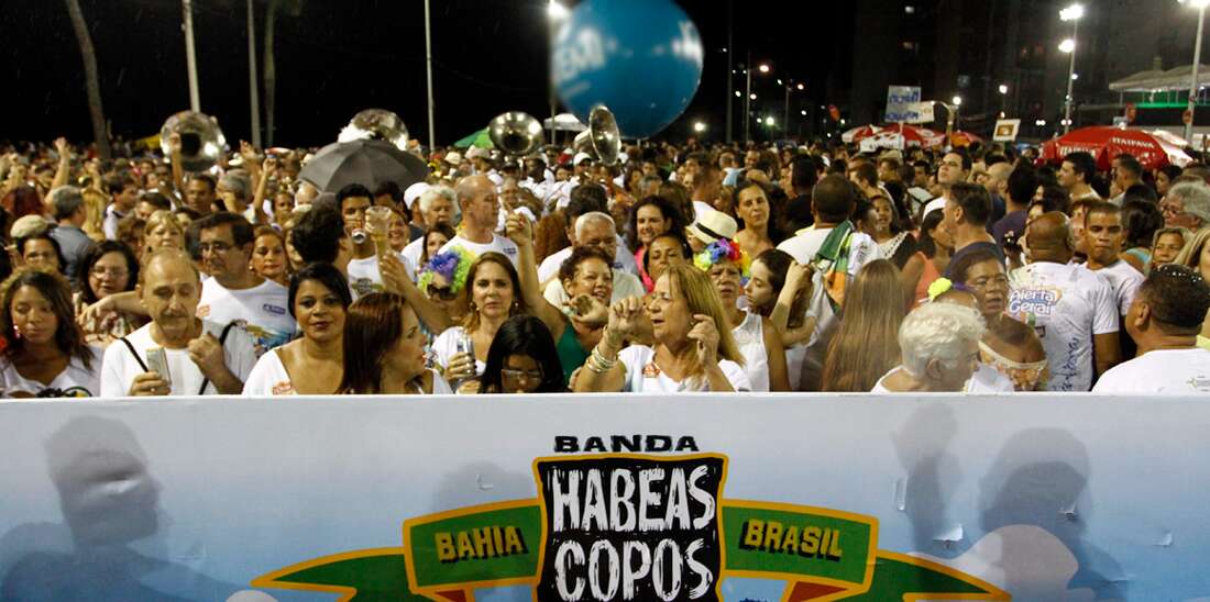 Saiba quais são e quanto custa desfilar nos bloquinhos da Barra nesta quarta (25)