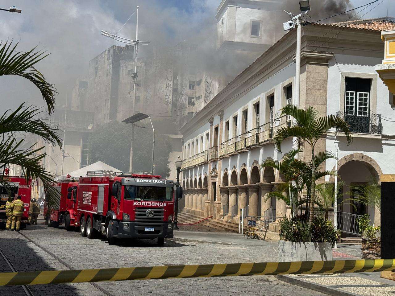 'Ver a primeira Câmara Municipal do Brasil em chamas dói muito', diz vereador