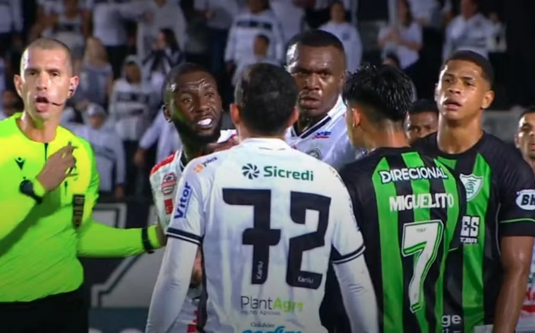 Jogador é preso em flagrante após injúria racial contra ex-Bahia em partida da Série B do Brasileirão