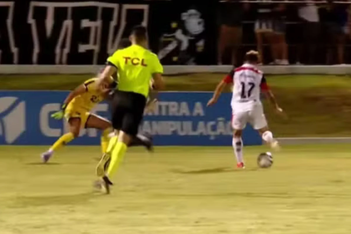 Ex-Vitória arranca do próprio campo e faz golaço na Série C; veja