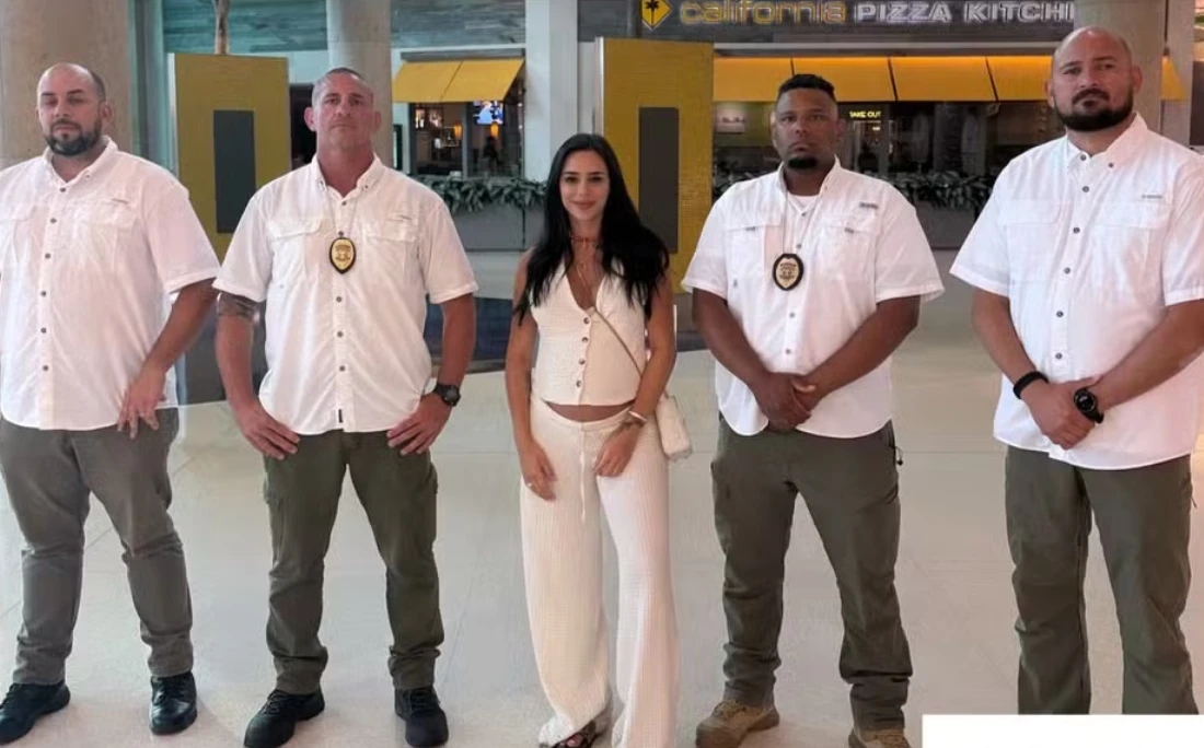 Bruna Biancardi posa com seguranças e cozinheiras após negar luxo em viagem à Disney