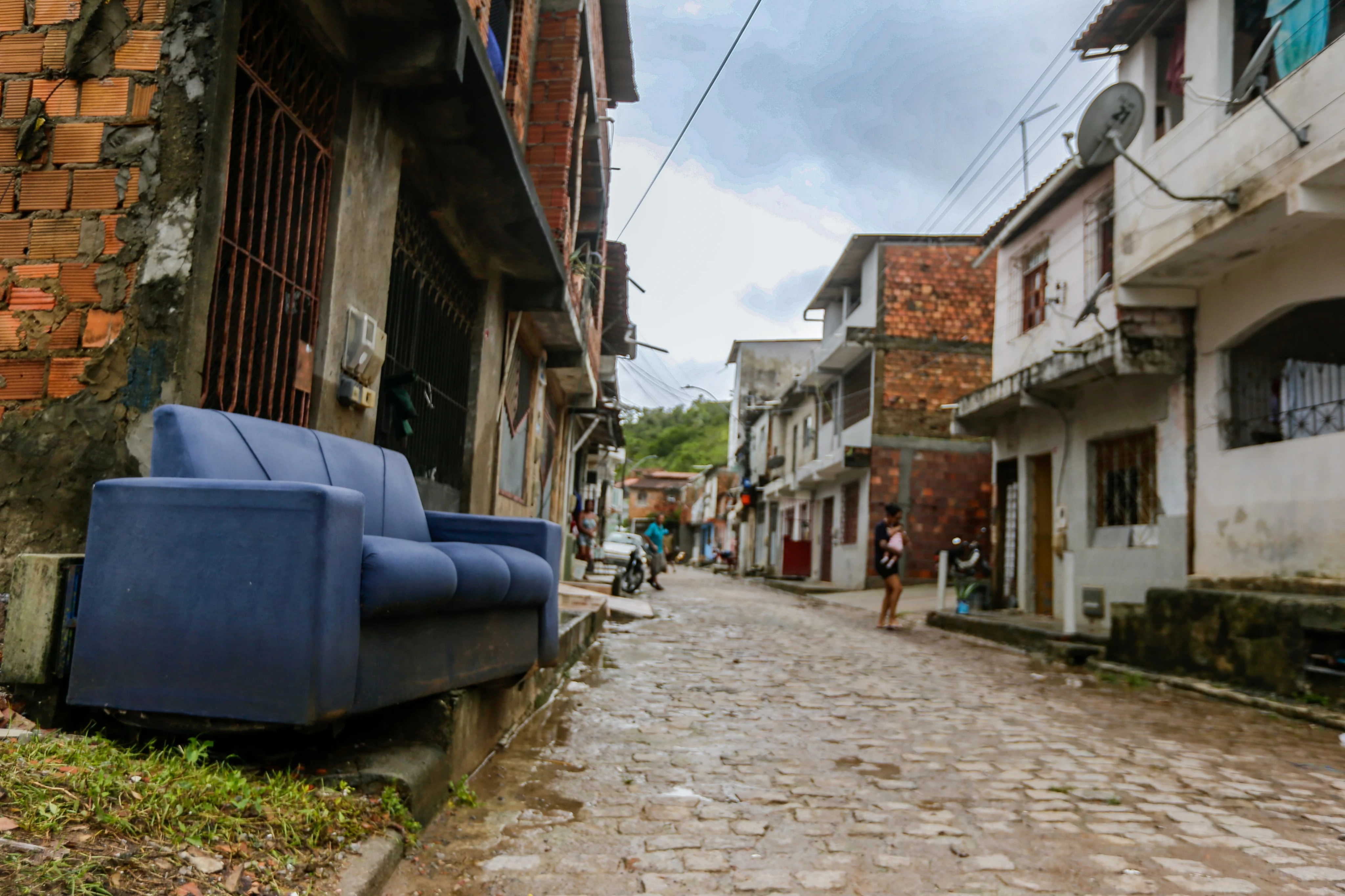 Enchente em cidade baiana invade mais de 400 casas e deixa 150 desalojados