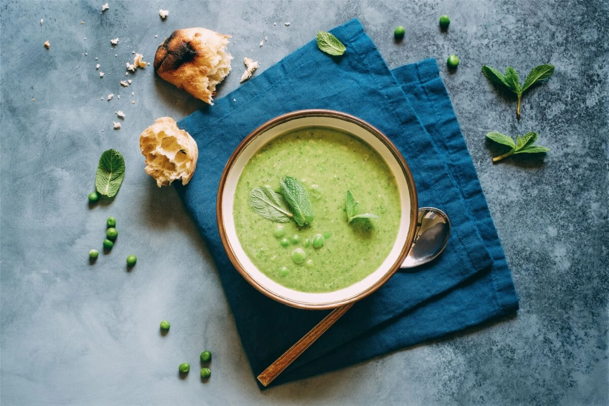 7 caldos e cremes veganos para os dias frios