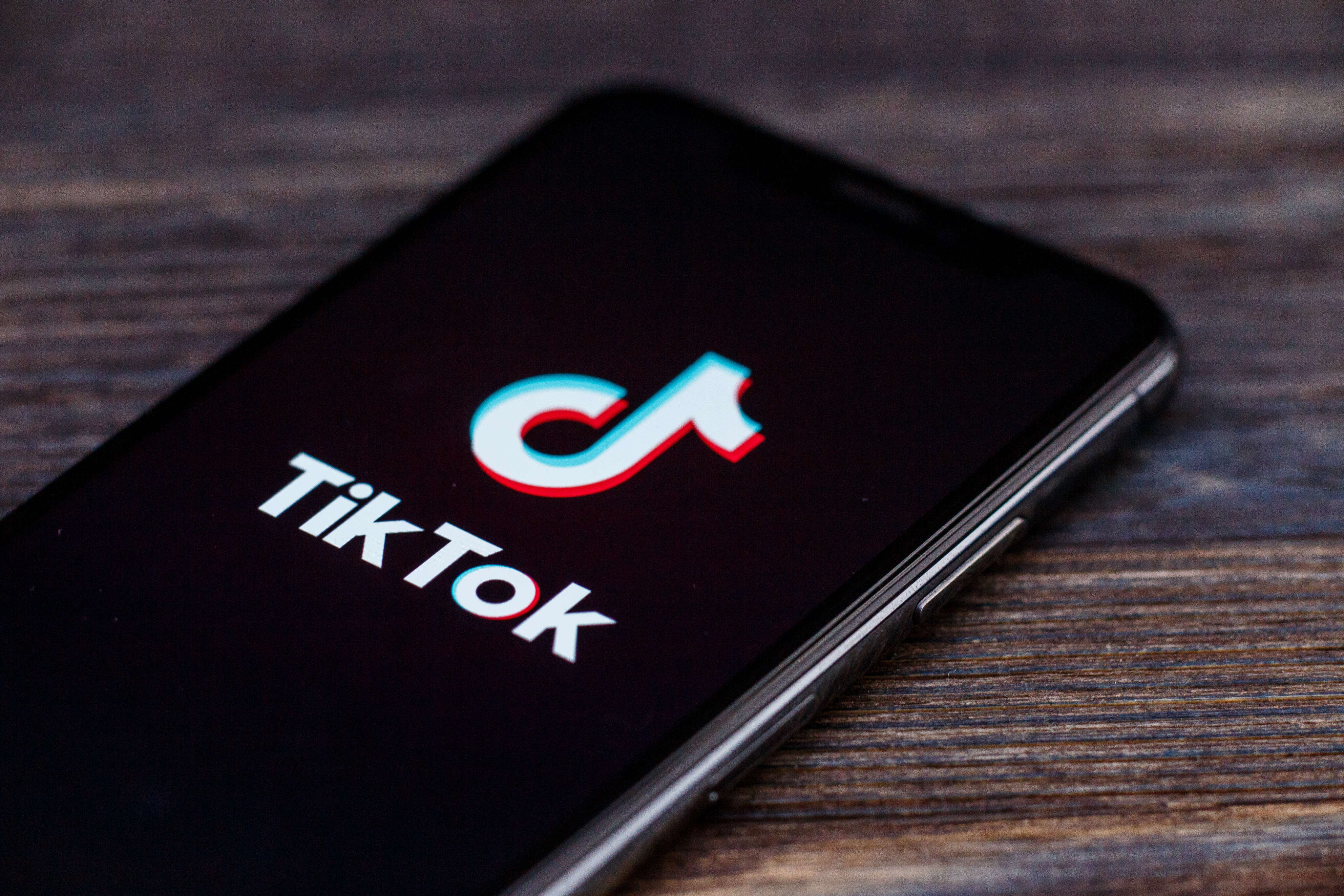 TikTok volta ao ar nos EUA após Trump dizer que vai adiar proibição