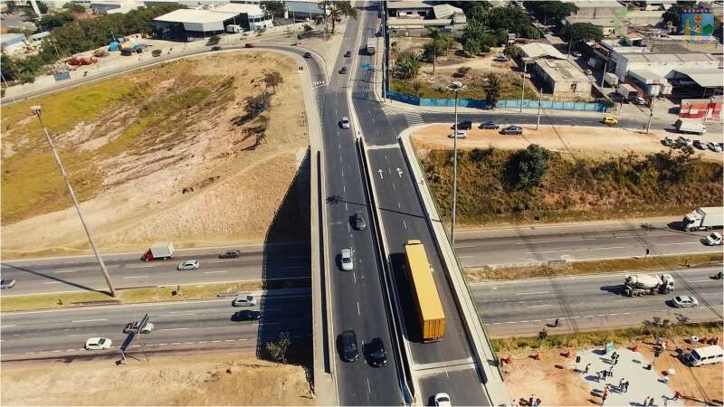 Policial militar morre após tentar impedir homem de pular viaduto