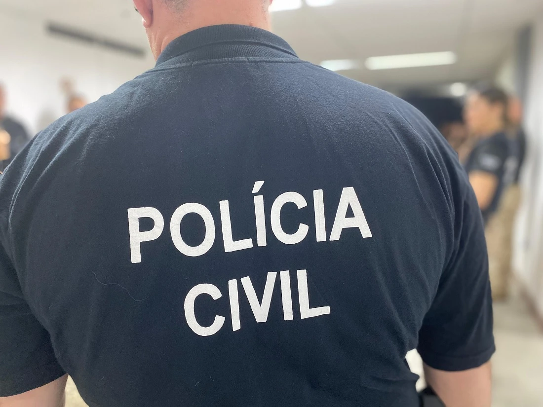 Jovem é morto a tiros em ataque contra carro de policial em Porto Seguro