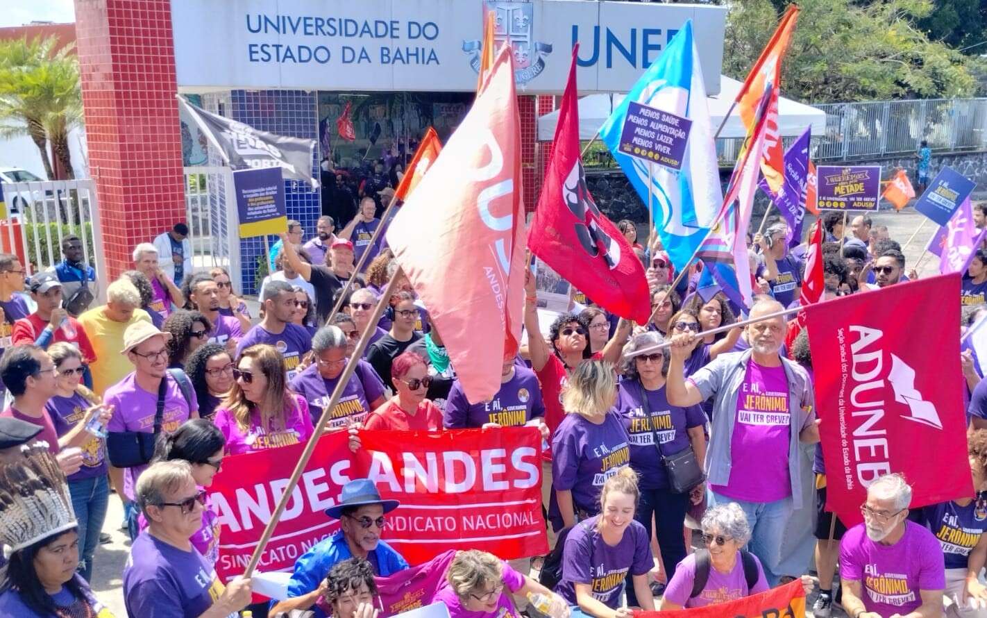 Greve na Uneb permanece e professores cobram progressão na carreira