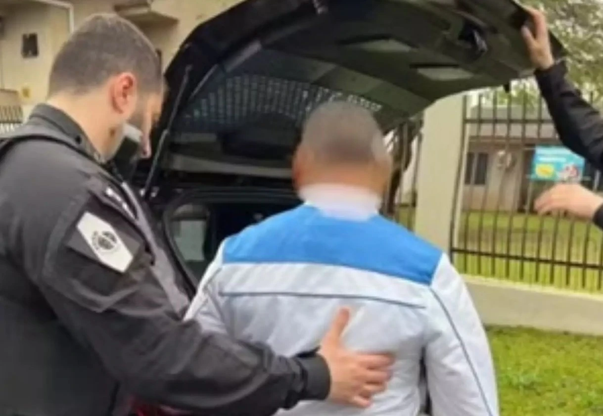Padre é preso por suspeita de abusar sexualmente de adolescentes: oferecia dinheiro, presentes e viagens