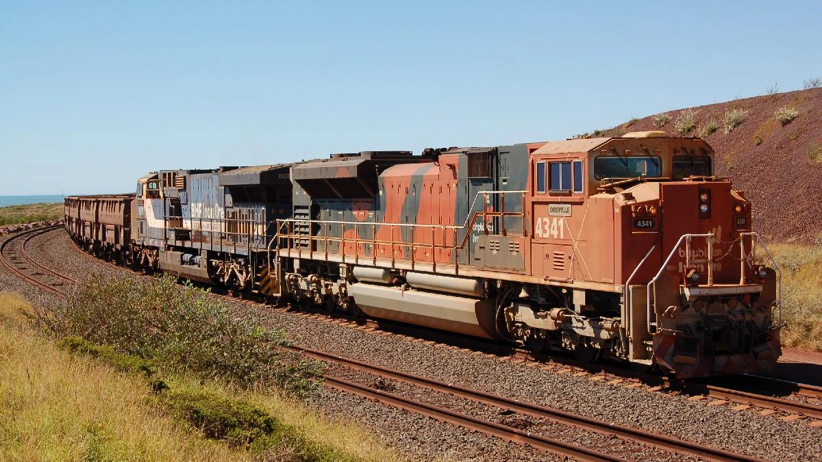 Trem mais longo do mundo tem mais de 7km e faz jornada épica; veja