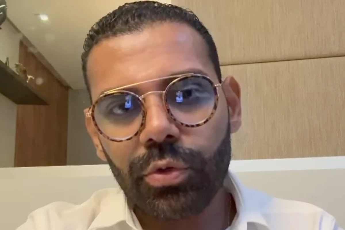 Pablo do Arrocha surge irreconhecível sem barba e surpreende fãs em show; veja novo visual