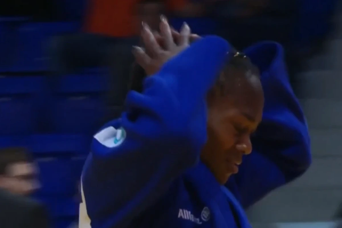 Judoca é desclassificada de final após agarrar pescoço de adversária; veja vídeo