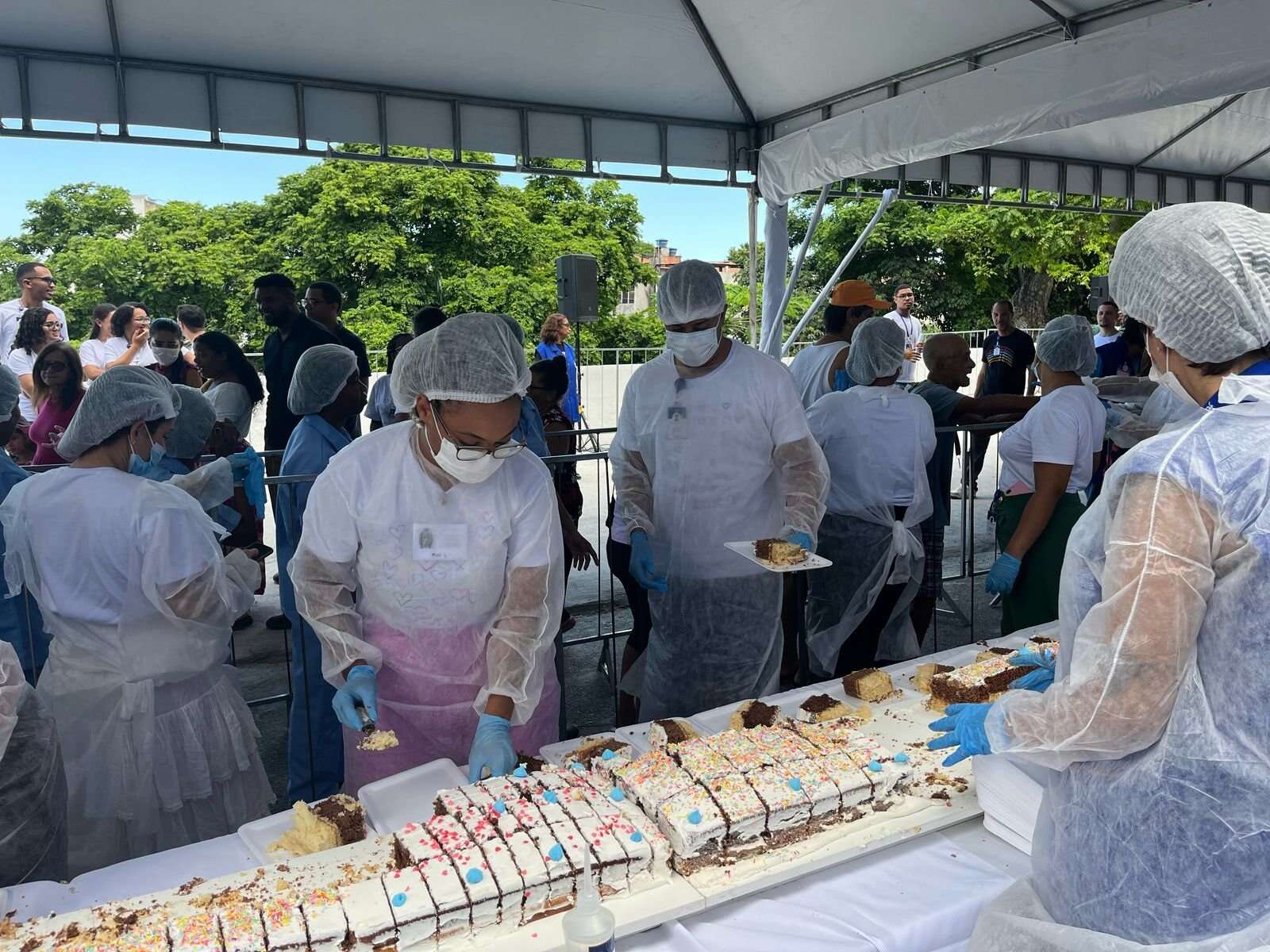 60 anos do Martagão: bolo de 60 metros é servido em aniversário para a comunidade