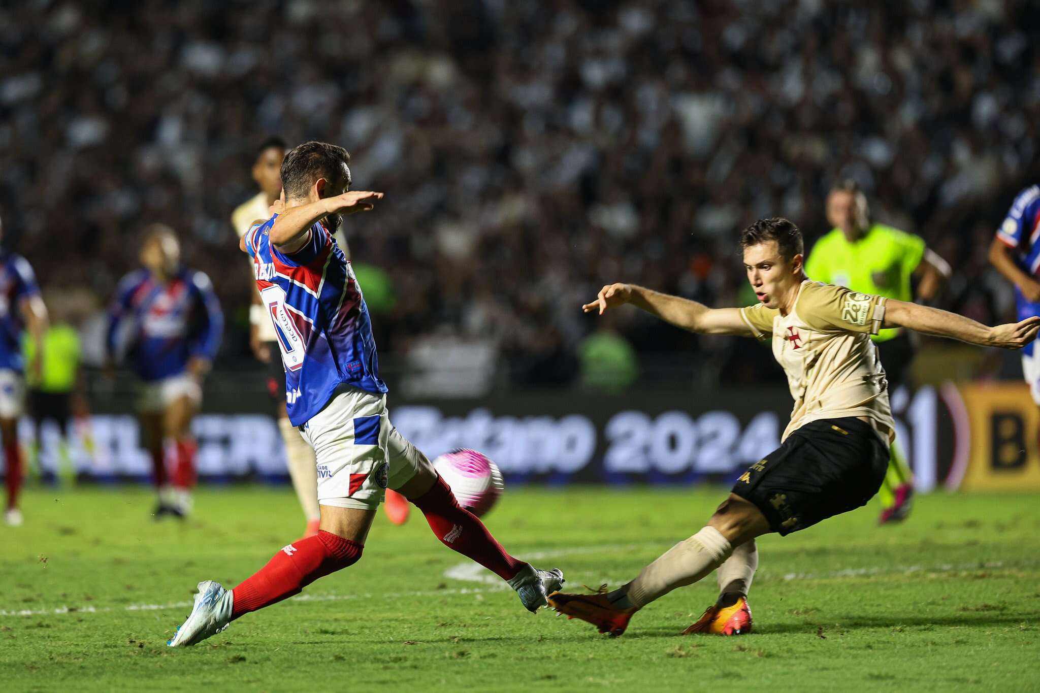 'Temos que rever o que queremos no campeonato', diz Everton Ribeiro após derrota do Bahia para o Vasco