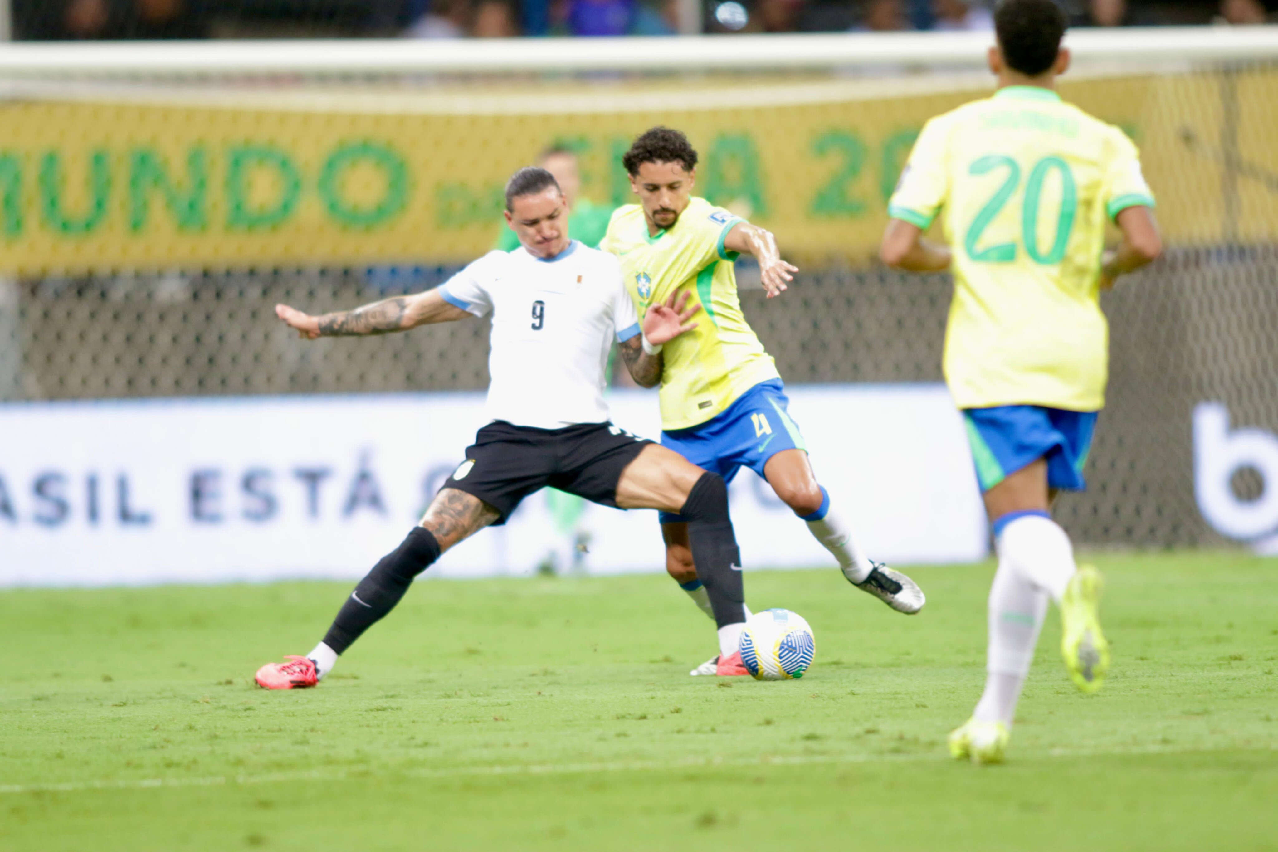 Brasil faz jogo fraco e apenas empata com o Uruguai na Fonte Nova