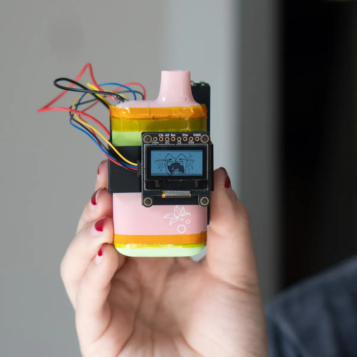 'Vape-o-Gotchi': o cigarro eletrônico com pet virtual que morre se você parar de fumar