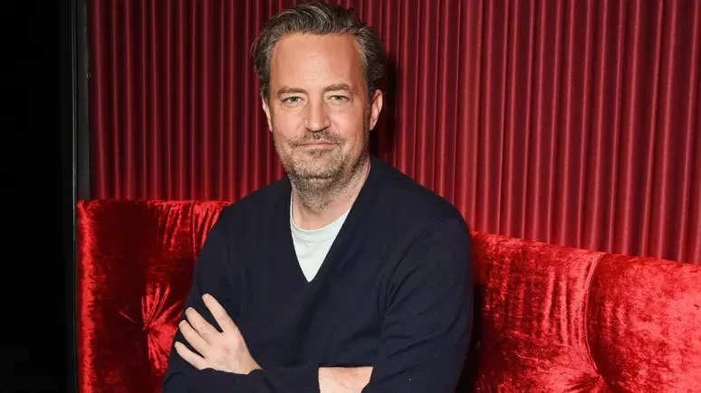 Médico se declara culpado por fornecer droga a Matthew Perry e pode pegar 10 anos de prisão
