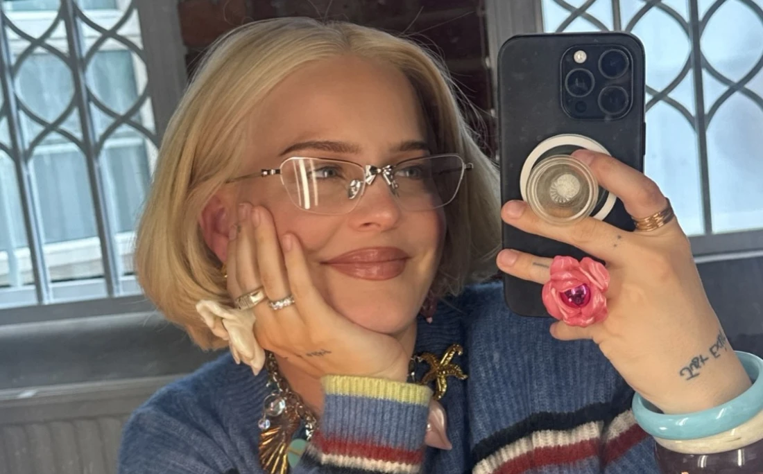 Cantora choca ao revelar o nome inusitado do filho: 'Pobre criança'