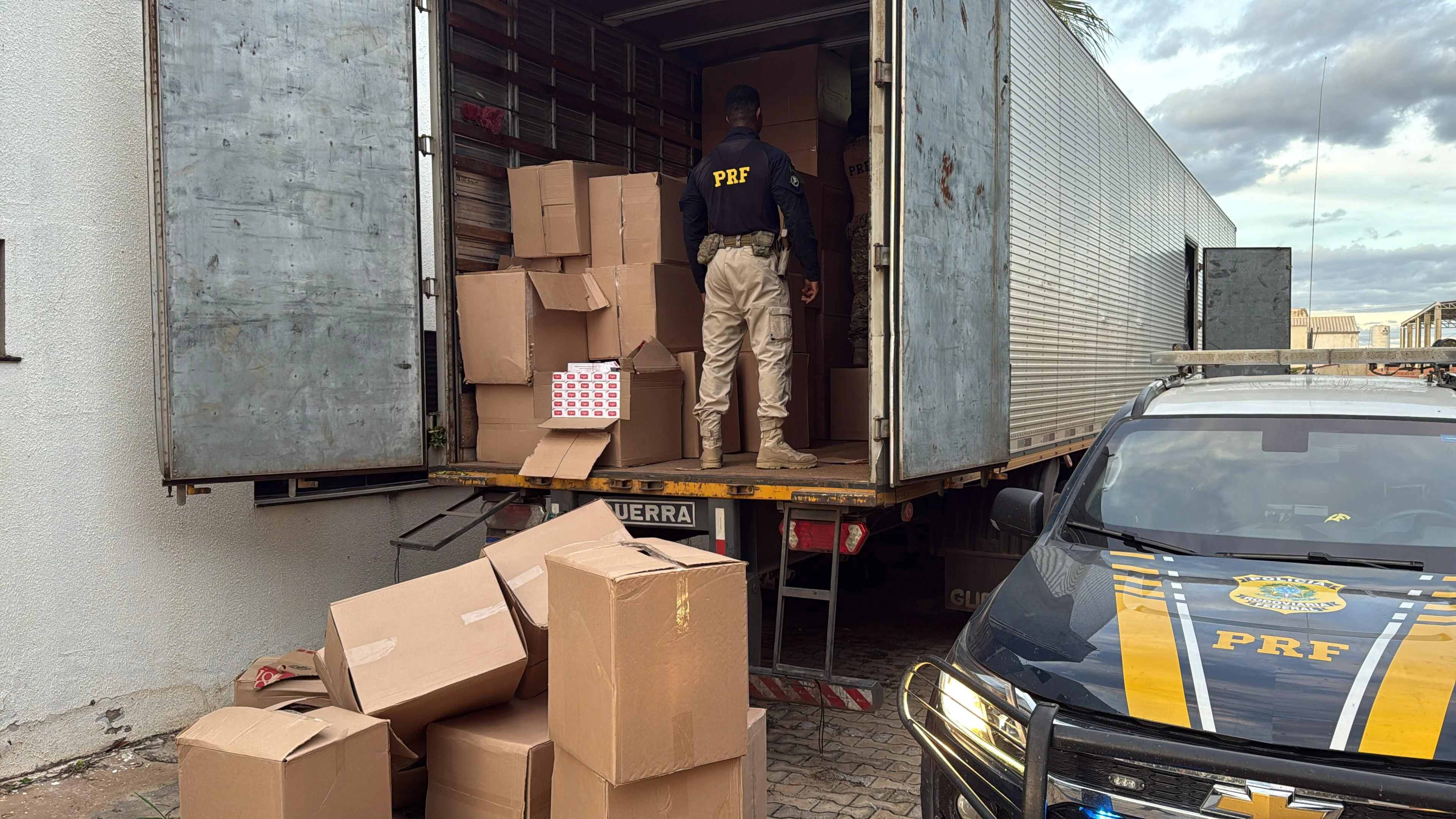 Carga com 450 mil cigarros é apreendida em Barreiras