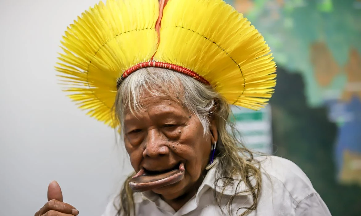 Cacique Raoni volta à UTI com quadro grave e suspeita de sepse após episódios de vômito