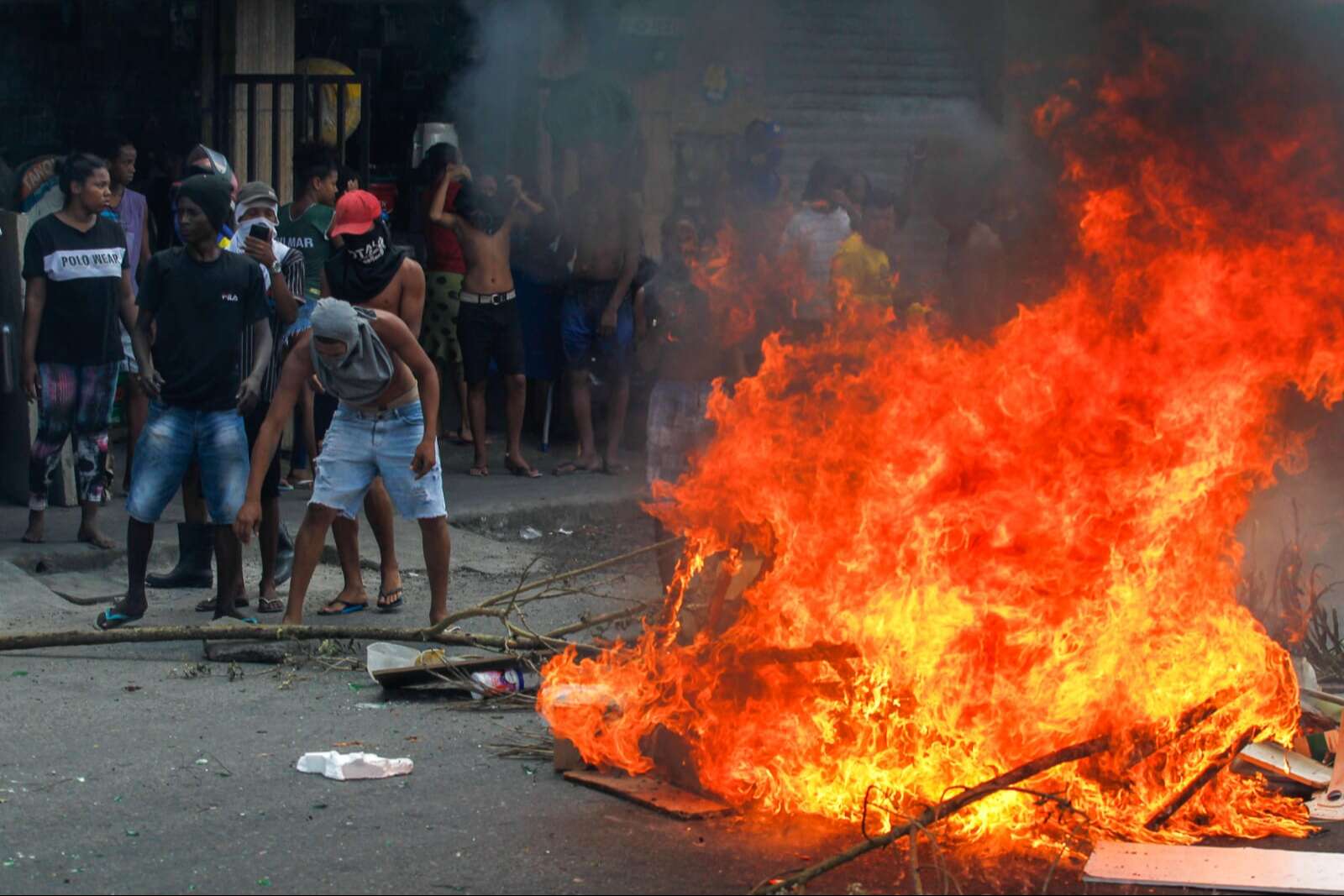 Mais de mil alunos ficam sem aula em Valéria após morte em ação policial e protestos