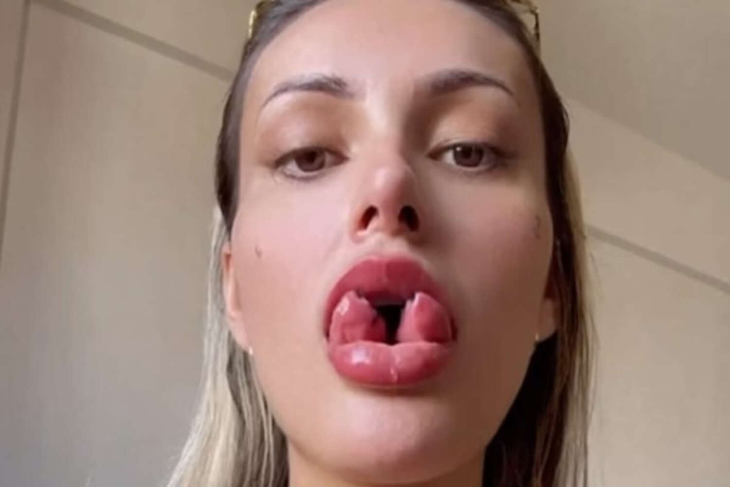 Após 'cortar' língua no meio, Andressa Urach sonha em gravar pornô com cadeirantes e homens com nanismo