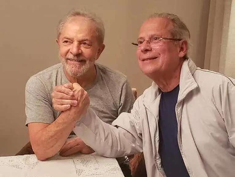 Lula encontra Dirceu em festa e diz que ele 'está com cara de candidato'