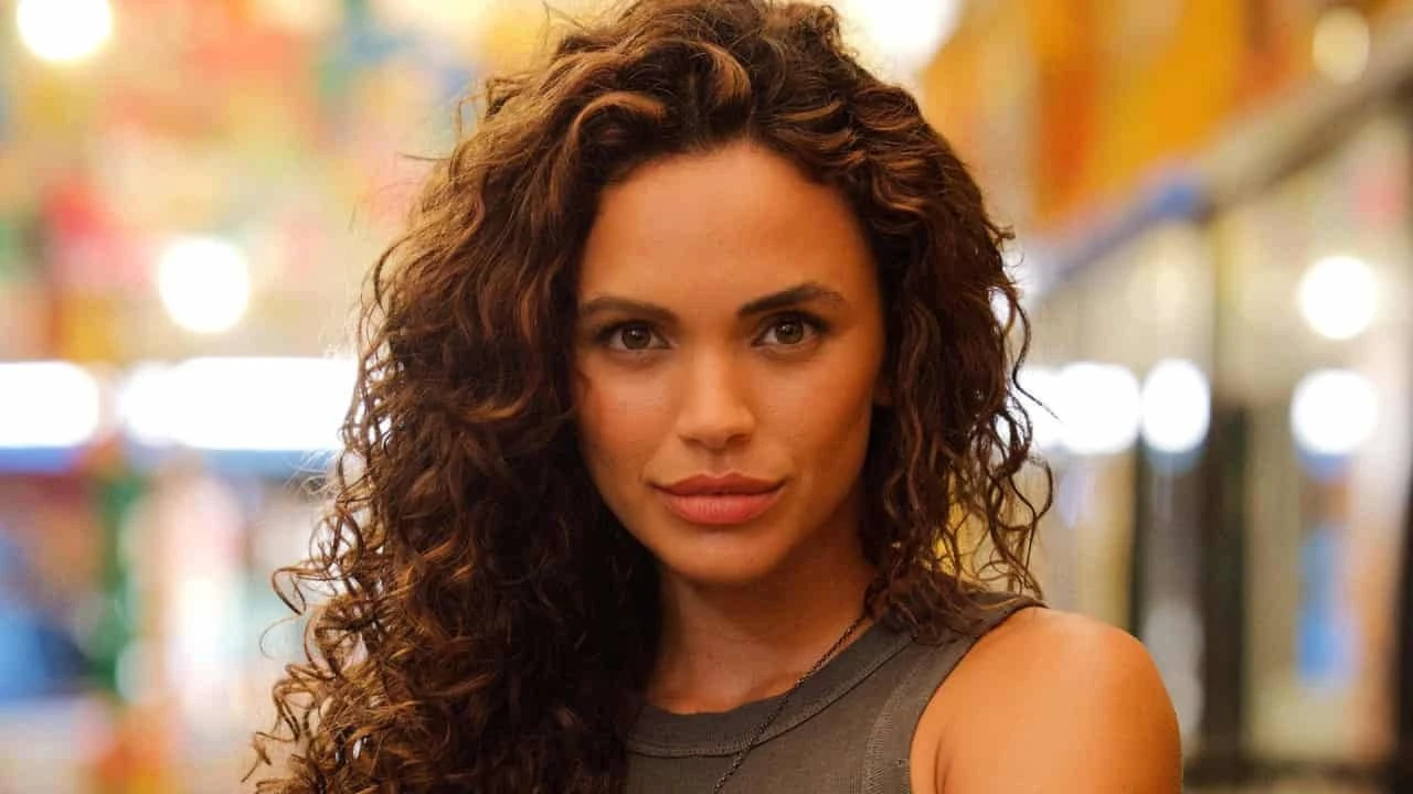 'Dona de Mim': Bárbara reaparece e causa climão no noivado de Marlon e Kami