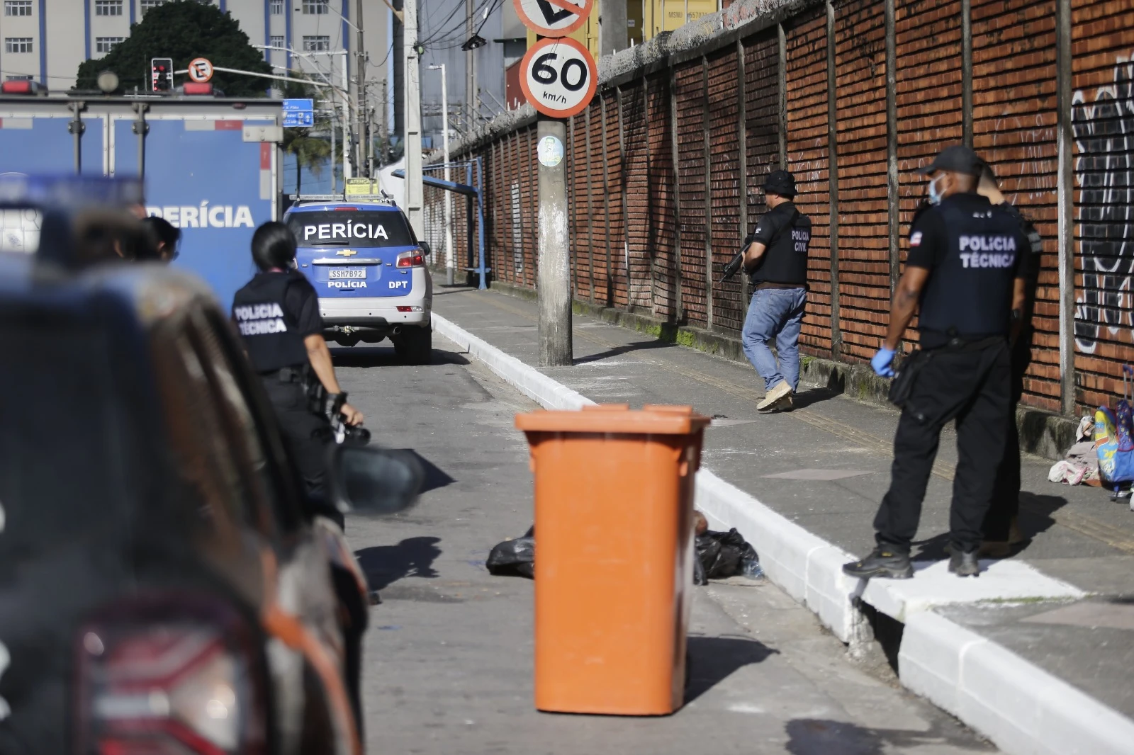 Corpo esquartejado é encontrado no Comércio; vítima foi deixada perto da Bahia Marina