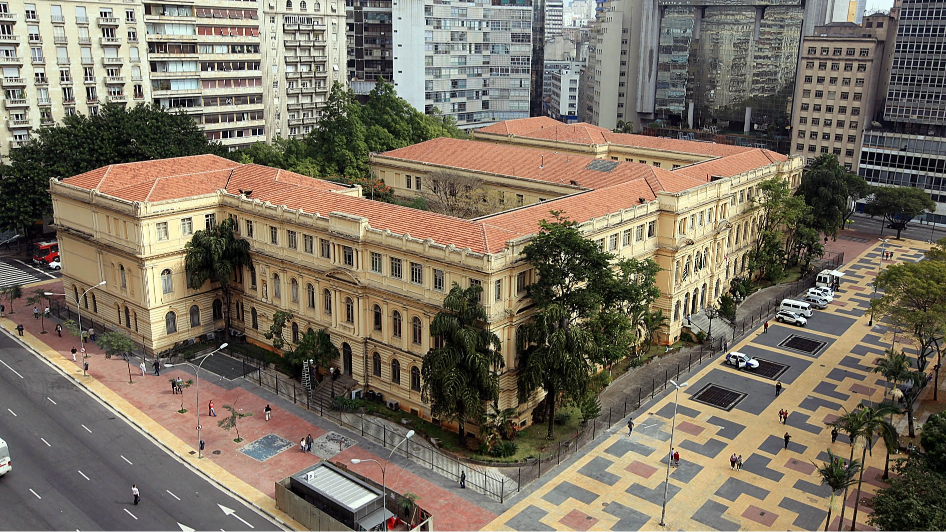 Concurso do Ministério Público para motoristas tem salários de até R$ 8,3 mil