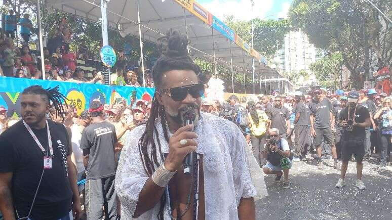 'A gente precisa vencer o preconceito com a educação', diz Carlinhos Brown