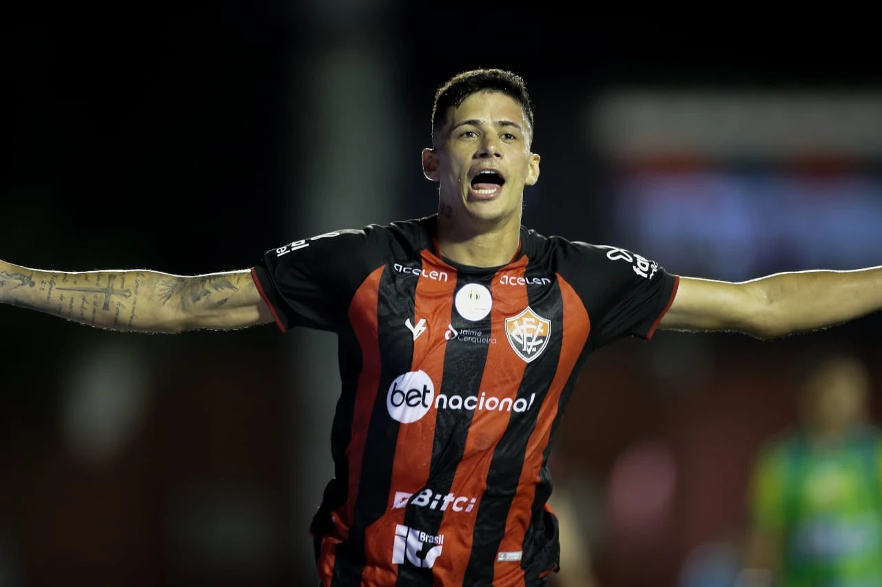 Zagueiro campeão pelo Vitória está de volta ao clube