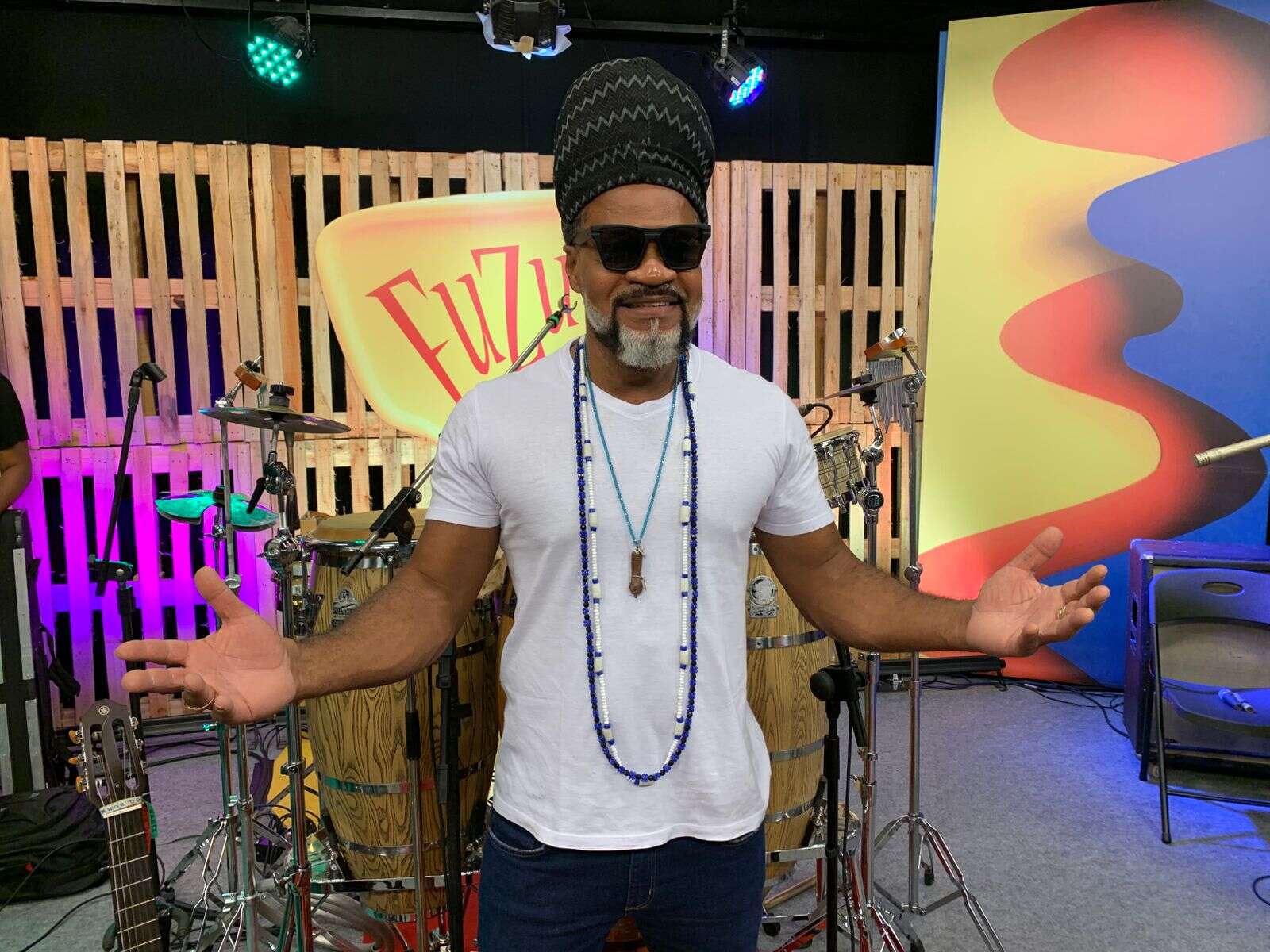 Carlinhos Brown celebra reabertura do Candyall Guetho Square e 40 anos de Axé Music