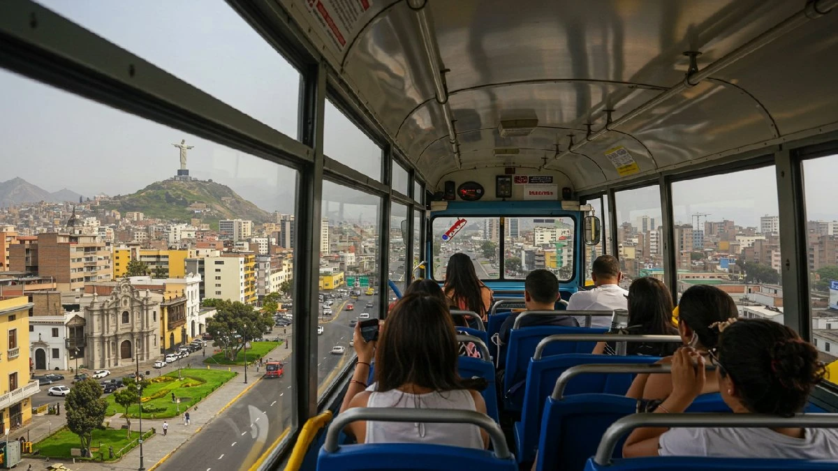 Viagem de ônibus mais longa do mundo começa no Brasil e vira opção para turistas aventureiros