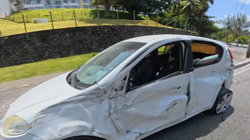 Acidente entre carro e ônibus deixa dois feridos no Dique do Tororó