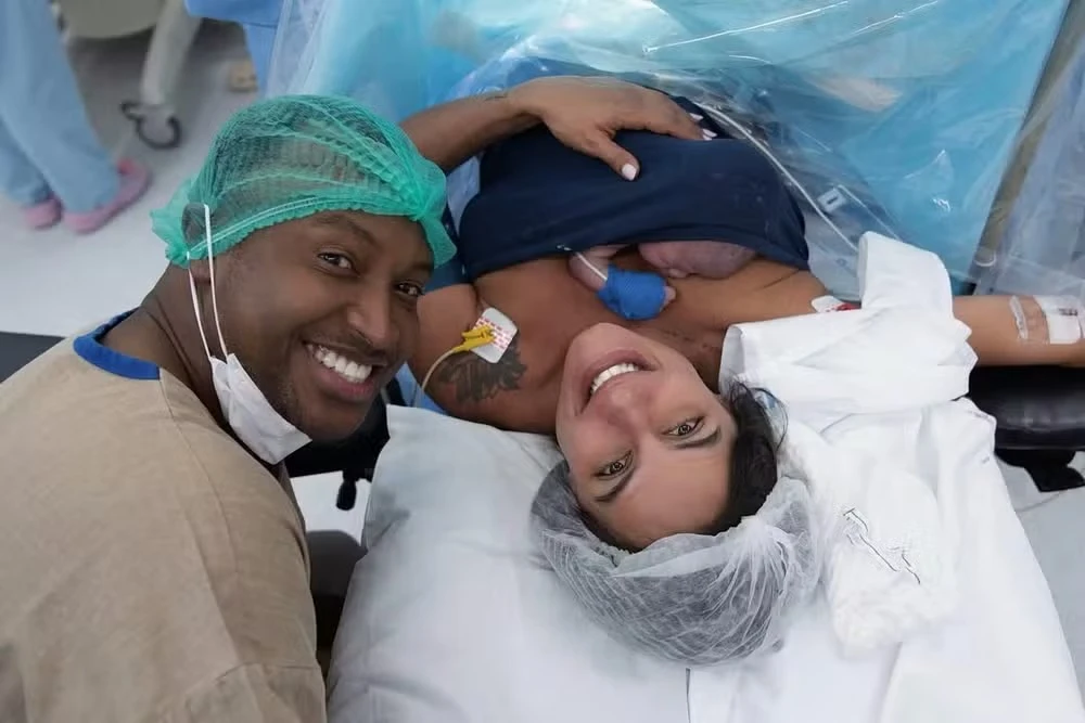 Rosto do filho de Thiaguinho e Carol Peixinho encanta a web: 'Nossa, ele é muito lindo'