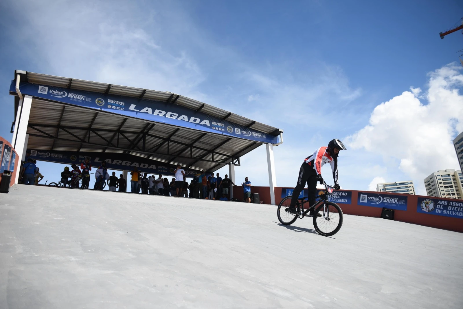 Orla de Salvador ganha nova pista de bicicross