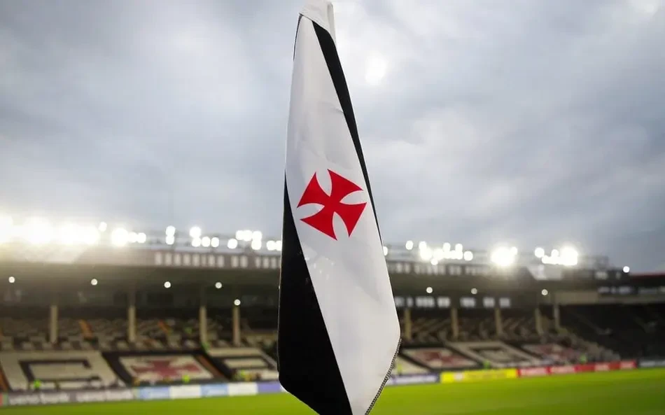 Torcida do Vasco surta com possibilidade de ex-atacante do Barcelona reforçar o clube