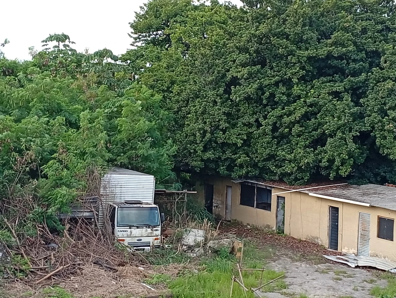 Caminhão comprado com dinheiro da Secult-BA está há sete anos abandonado em Salvador