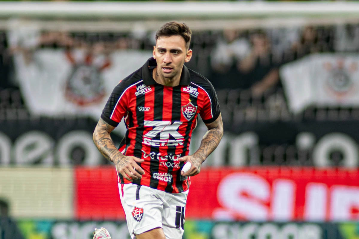 Clube japonês procura e Gustavo Mosquito encaminha saída do Vitória