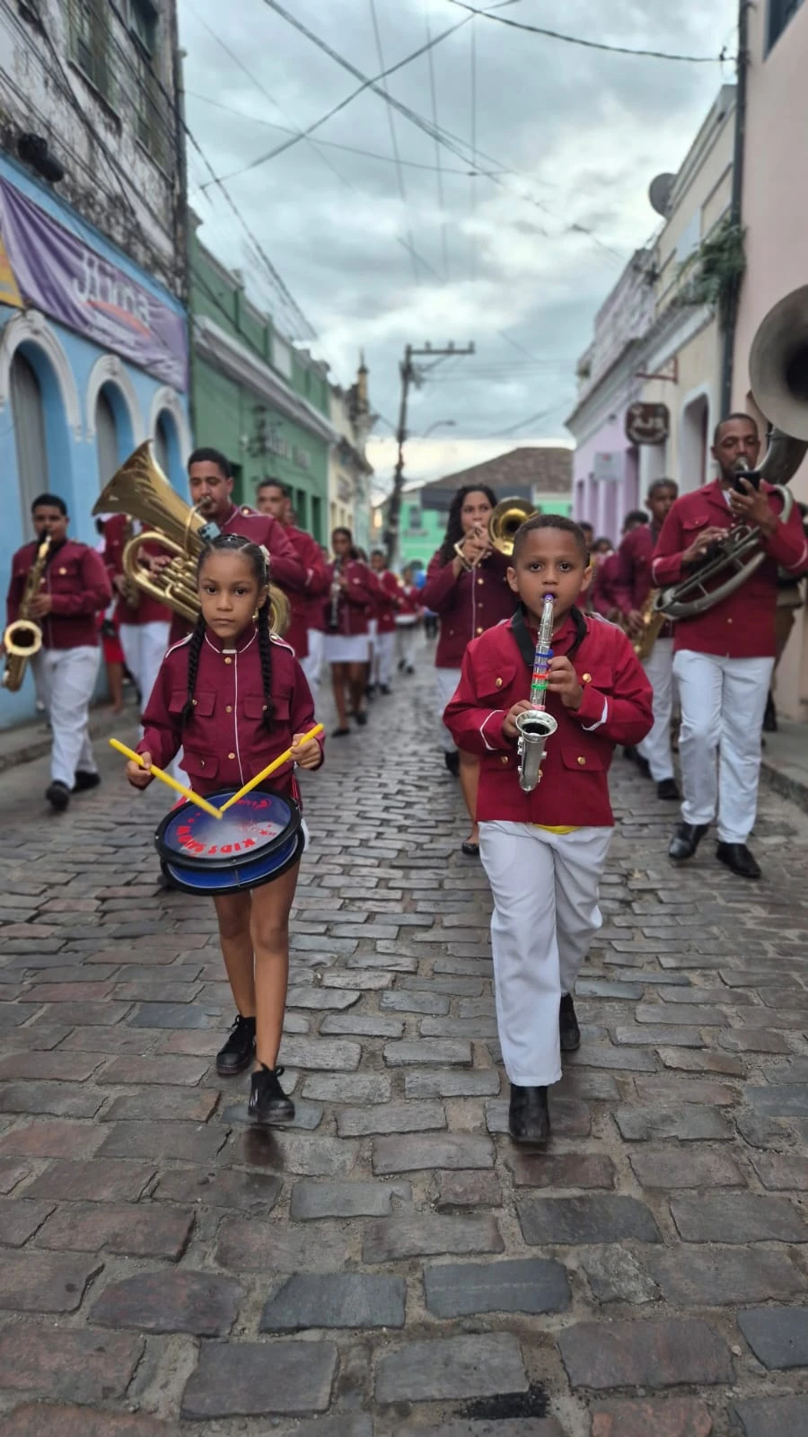 Com desfile cívico, Cachoeira vira capital por um dia e dá início aos festejos pela Independência do Brasil na Bahia